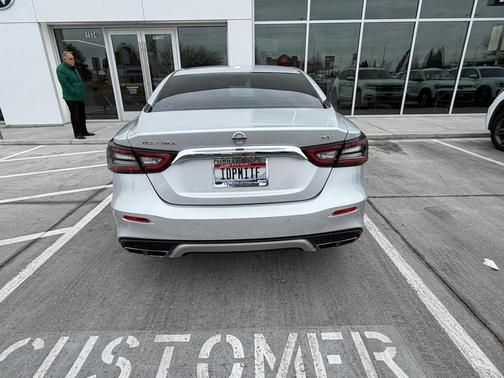 2021 Nissan Maxima SV