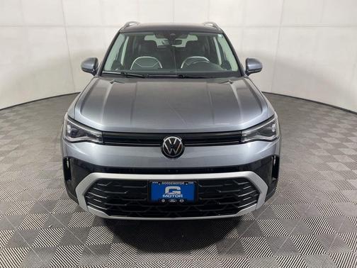 Platinum Gray Metallic 2025 Volkswagen Taos 1.5T SE