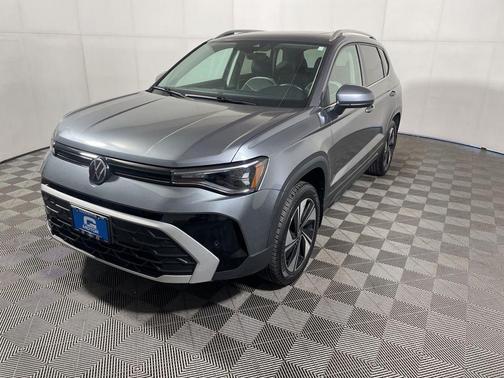 Platinum Gray Metallic 2025 Volkswagen Taos 1.5T SE