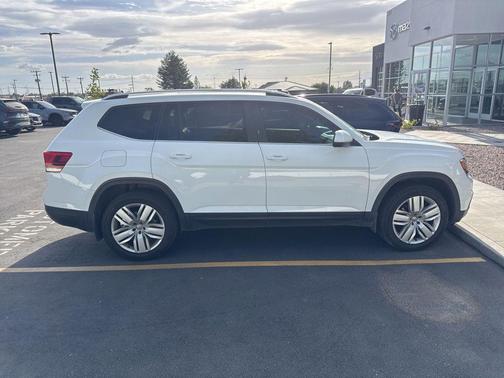 Pure White 2019 Volkswagen Atlas 3.6L SE w/Technology