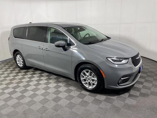 2023 Chrysler Pacifica Touring-L
