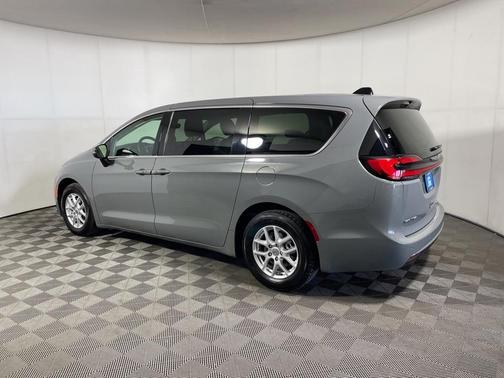 2023 Chrysler Pacifica Touring-L