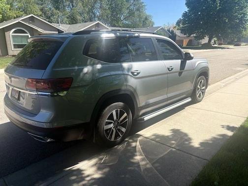 Pyrite Silver Metallic 2021 Volkswagen Atlas 2.0T SE