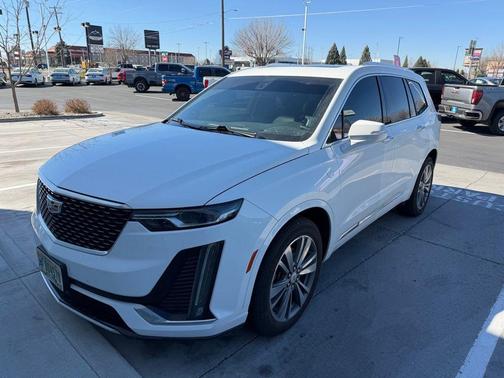 Crystal White Tri-Coat 2022 Cadillac XT6 Premium Luxury FWD