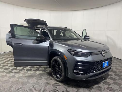 2025 Volkswagen Tiguan 2.0T SE R-Line Black