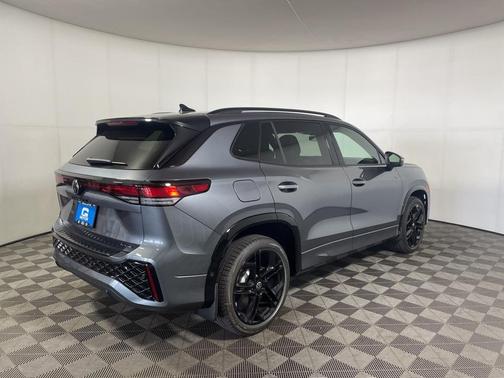 2025 Volkswagen Tiguan 2.0T SE R-Line Black