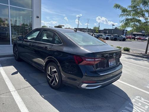 Deep Black Pearl Effect 2023 Volkswagen Jetta 1.5T SEL