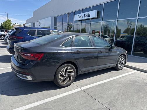Deep Black Pearl Effect 2023 Volkswagen Jetta 1.5T SEL