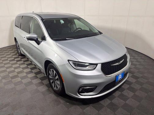 Silver Mist Clearcoat 2023 Chrysler Pacifica Hybrid Touring L