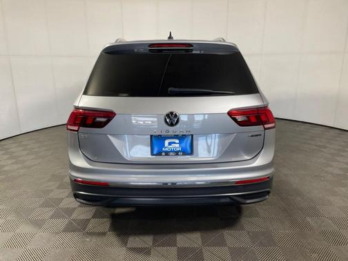 Pyrite Silver Metallic 2022 Volkswagen Tiguan 2.0T SE