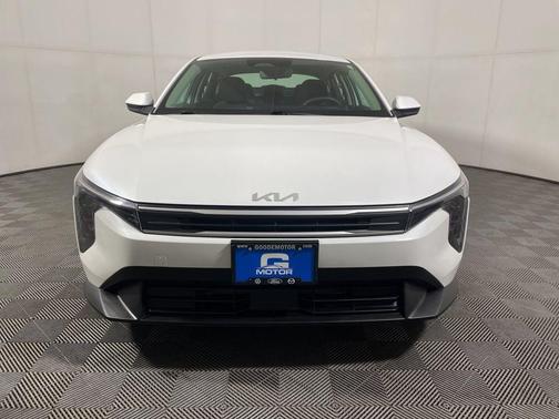 Snow White Pearl 2025 Kia K4 LX