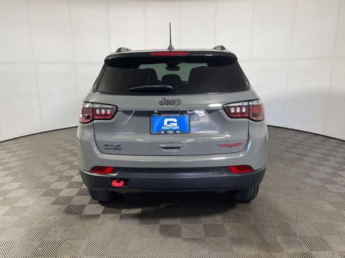 Sting Gray Clearcoat 2024 Jeep Compass Trailhawk