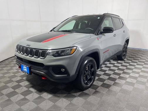 Sting Gray Clearcoat 2024 Jeep Compass Trailhawk