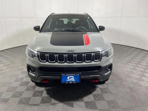 Sting Gray Clearcoat 2024 Jeep Compass Trailhawk