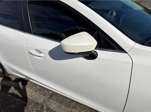 Snowflake White Pearl Metallic 2018 Mazda Mazda3 Touring