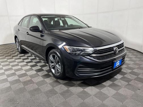 Deep Black Pearl Effect 2024 Volkswagen Jetta 1.5T SE