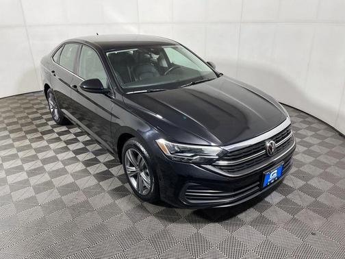Deep Black Pearl Effect 2024 Volkswagen Jetta 1.5T SE