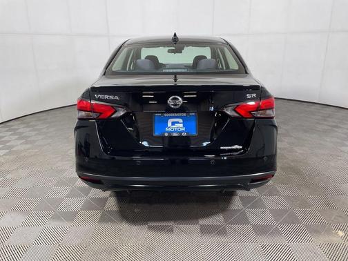 2022 Nissan Versa 1.6 SR