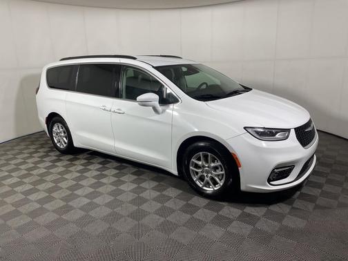 2022 Chrysler Pacifica Touring-L