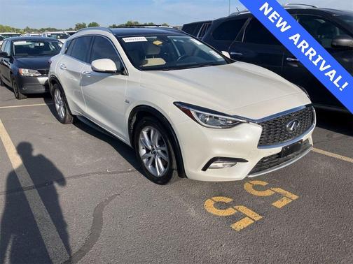 2017 INFINITI QX30 Premium