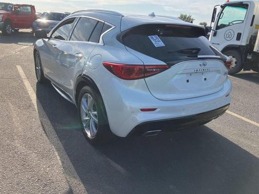2017 INFINITI QX30 Premium