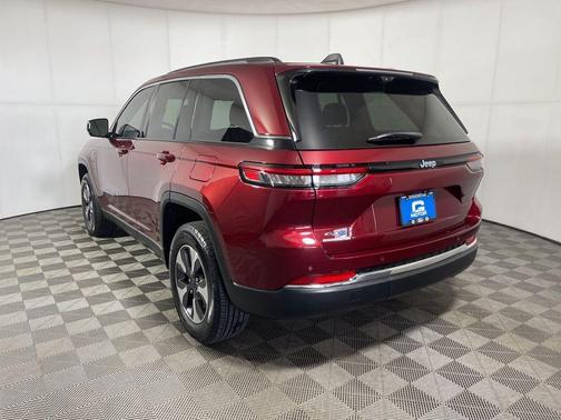 Velvet Red Pearlcoat 2022 Jeep Grand Cherokee 4xe Base
