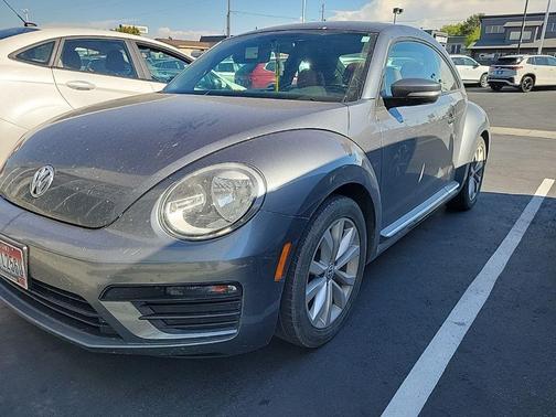 Platinum Gray Metallic 2017 Volkswagen Beetle 1.8T Classic
