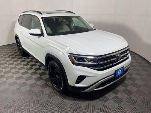 Pure White 2023 Volkswagen Atlas 2.0T SE