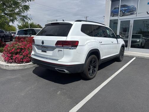 Pure White 2023 Volkswagen Atlas 2.0T SE