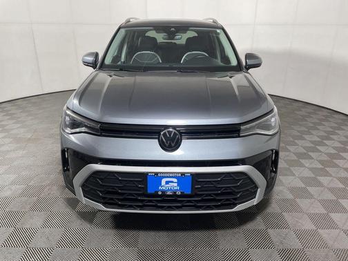 Platinum Gray Metallic 2025 Volkswagen Taos 1.5T SE