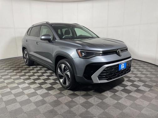 Platinum Gray Metallic 2025 Volkswagen Taos 1.5T SE