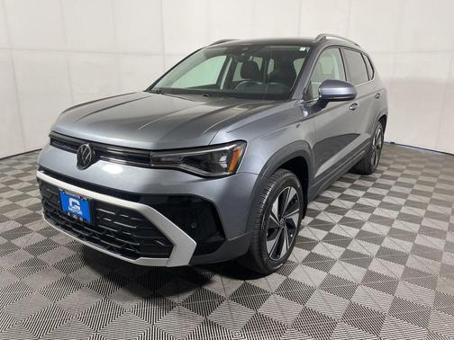 Platinum Gray Metallic 2025 Volkswagen Taos 1.5T SE