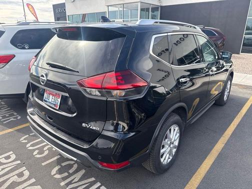Magnetic Black Pearl 2019 Nissan Rogue SV