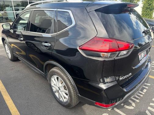 Magnetic Black Pearl 2019 Nissan Rogue SV