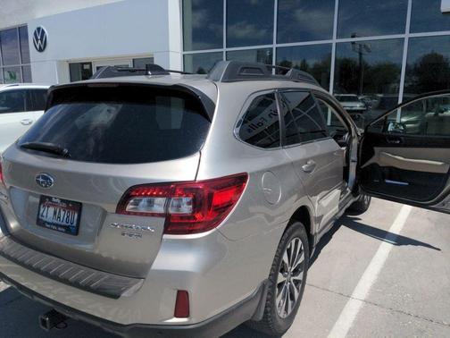Tungsten Metallic 2017 Subaru Outback 3.6R Limited