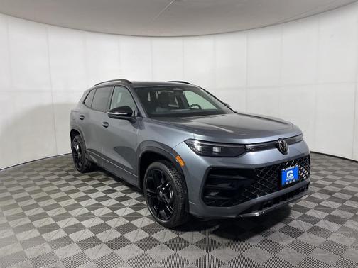 2025 Volkswagen Tiguan 2.0T SE R-Line Black