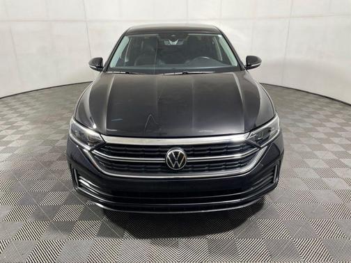 Deep Black Pearl Effect 2023 Volkswagen Jetta 1.5T SEL