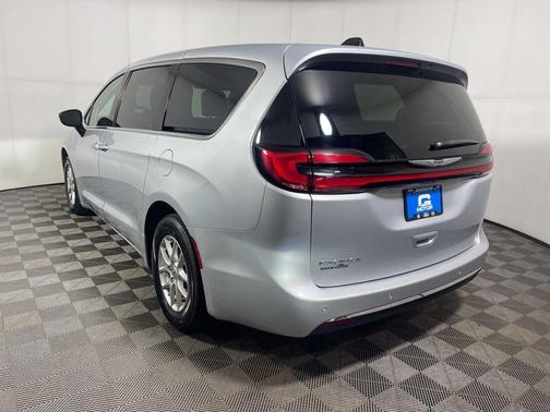 2024 Chrysler Pacifica Touring-L
