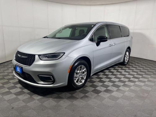 2024 Chrysler Pacifica Touring-L