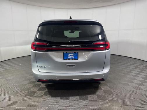 2024 Chrysler Pacifica Touring-L