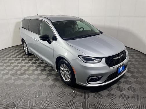 2024 Chrysler Pacifica Touring-L