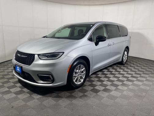 2024 Chrysler Pacifica Touring-L