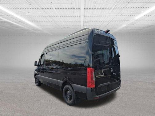 2025 Mercedes-Benz Sprinter 2500 144 WB Standard Roof Passenger
