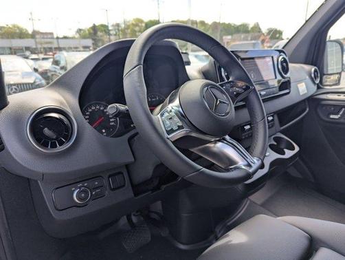 2025 Mercedes-Benz Sprinter 2500 144 WB Standard Roof Passenger