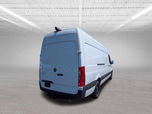 2024 Mercedes-Benz eSprinter 2500 170 WB High Roof Cargo