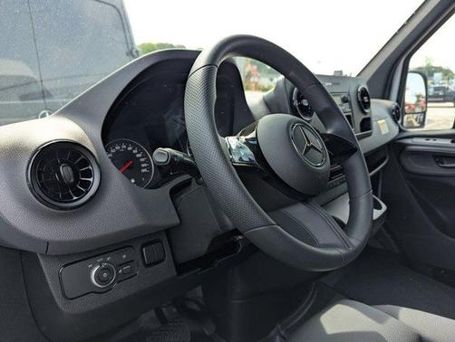 2025 Mercedes-Benz Sprinter 2500