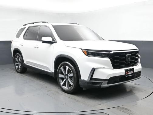 Platinum White Pearl 2023 Honda Pilot Touring 8-Passenger