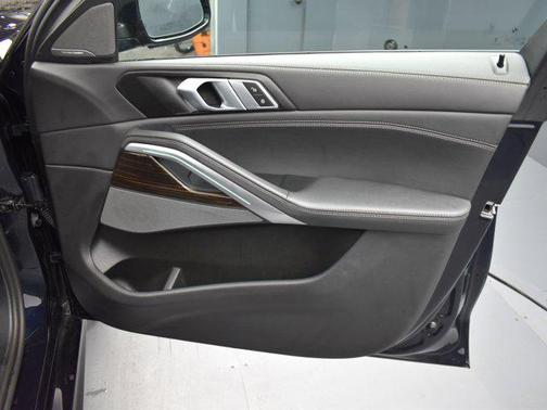 2025 BMW X6 xDrive40i