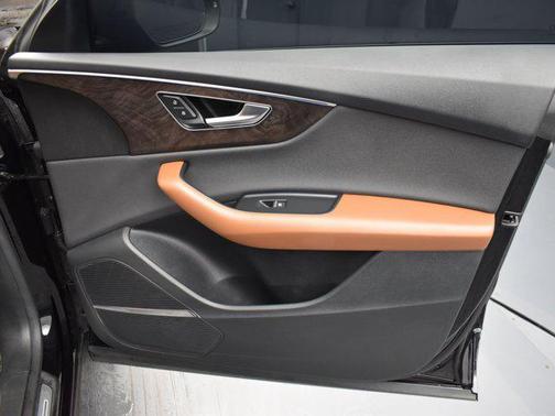 2020 Audi Q8 55 Premium Plus