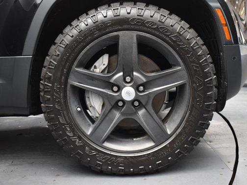 2020 Land Rover Defender 110 SE